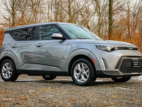 Certified 2023 Kia Soul LX w/ LX Technology Package image 18