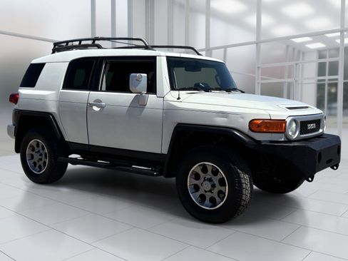 Used 2012 Toyota FJ Cruiser 4WD w/ Upgrade Pkg image 7