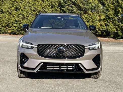 New 2026 Volvo XC60 T8 Plus w/ Protection Package Premier AWD/4WD image 8