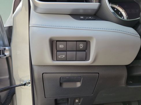 Used 2023 Toyota Highlander XLE FWD image 22