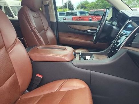 Used 2020 Cadillac Escalade Luxury AWD/4WD image 29