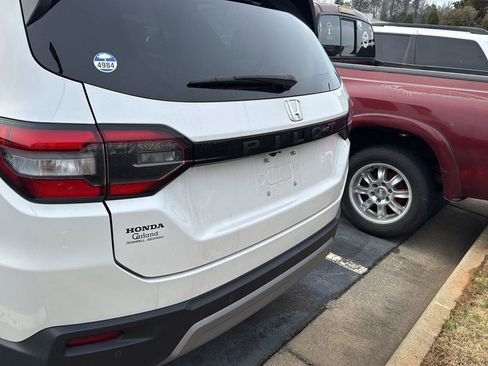 Used 2023 Honda Pilot EX-L image 8