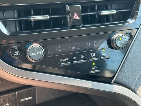 Used 2024 Toyota Camry SE image 18