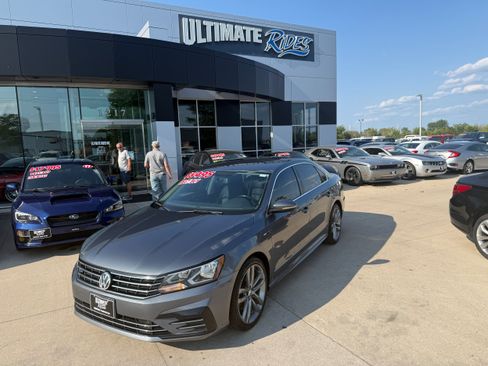 Used 2017 Volkswagen Passat 1.8T R-Line FWD image 1