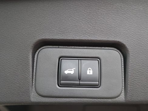 Certified 2025 Nissan Rogue SV AWD/4WD image 30