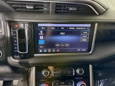 Used 2021 GMC Yukon Denali w/ Denali Premium Package AWD/4WD image 18