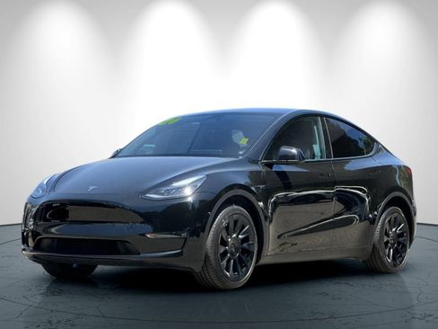 Used 2024 Tesla Model Y Long Range AWD/4WD image 8