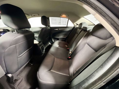 Used 2021 Chrysler 300 Touring w/ Sport Appearance Package image 29