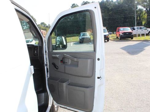 Used 2019 Chevrolet Express 2500 image 24