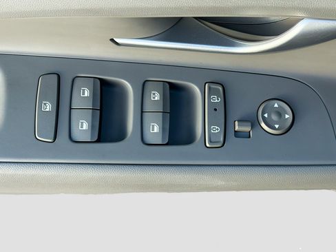 Used 2025 Hyundai Elantra SEL FWD image 15