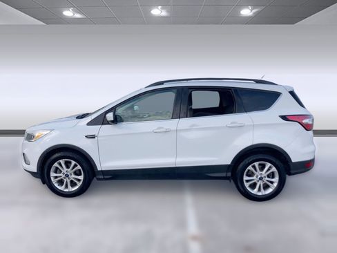Used 2018 Ford Escape SE image 2