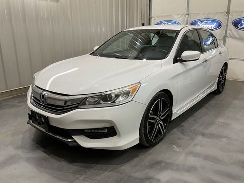 Used 2017 Honda Accord Sport image 3