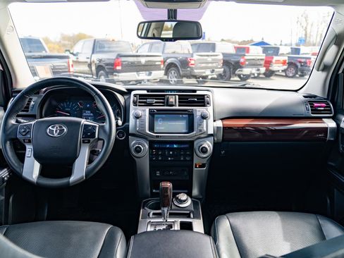 Used 2019 Toyota 4Runner SR5 AWD/4WD image 22