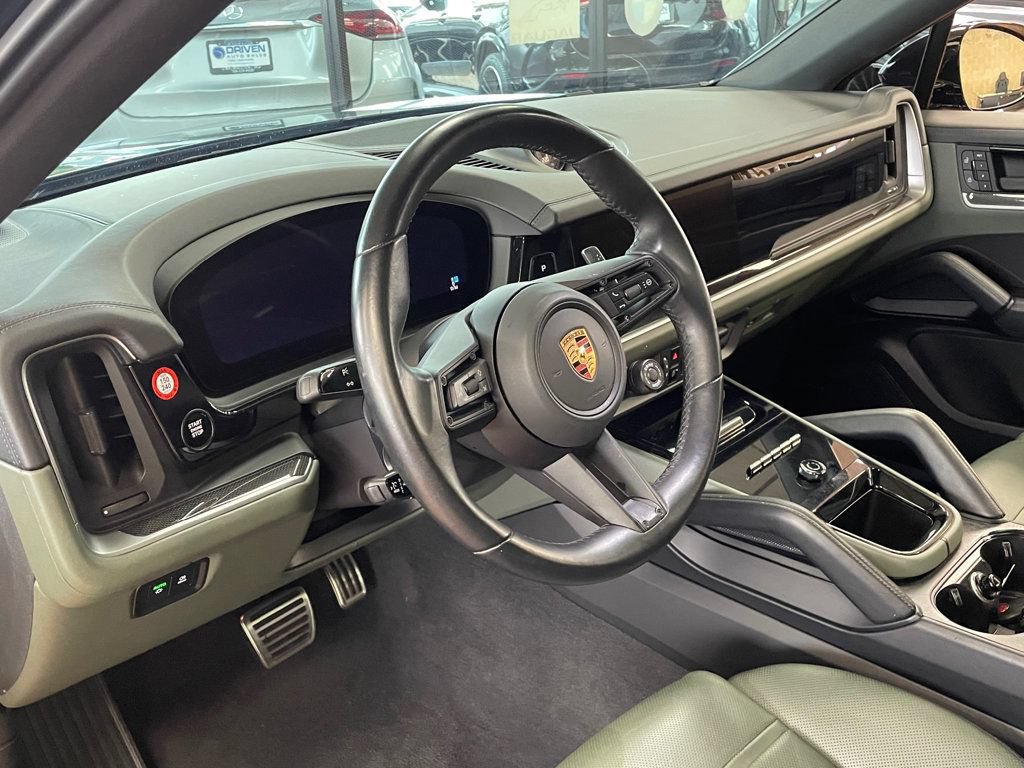 Used 2025 Porsche Cayenne S AWD/4WD image 18
