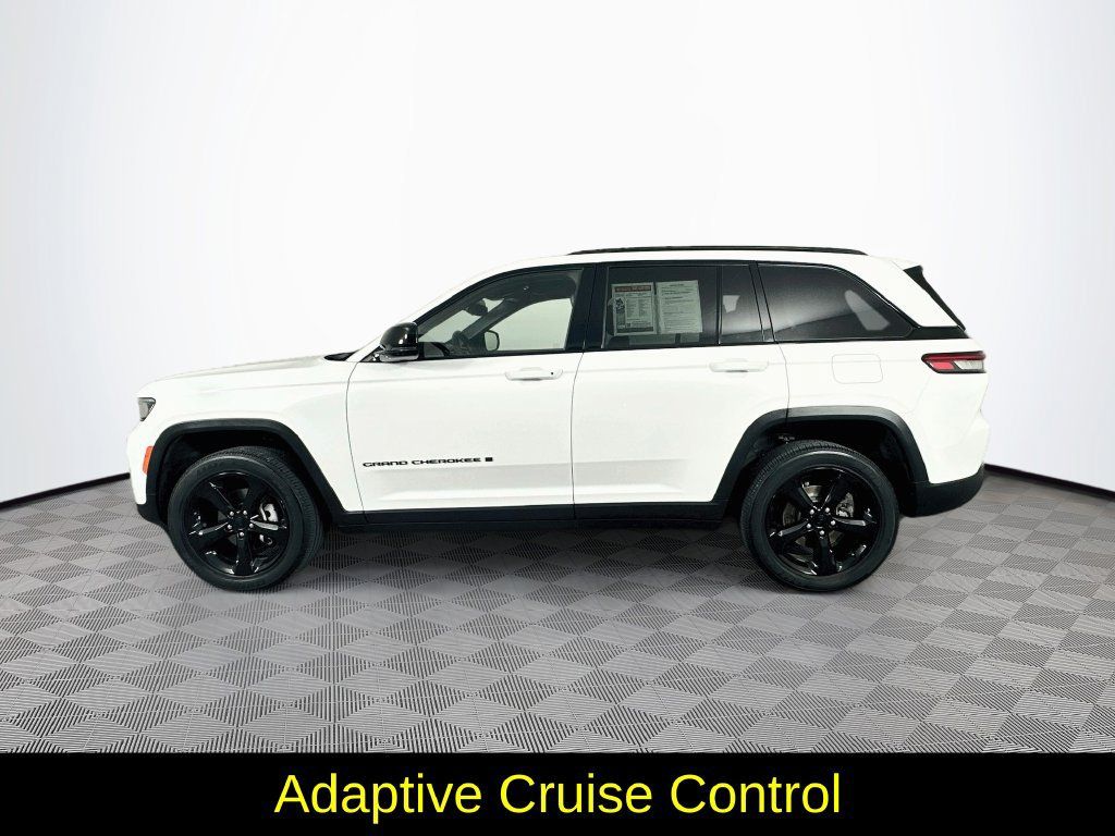 Used 2023 Jeep Grand Cherokee Altitude AWD/4WD image 6