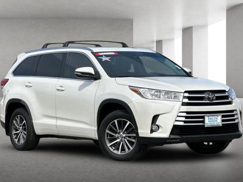 Used 2017 Toyota Highlander XLE image 2