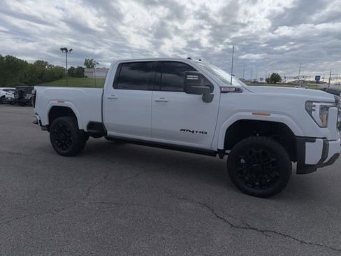 Used 2025 GMC Sierra 2500 AT4 w/ AT4 Premium Plus Package AWD/4WD image 11