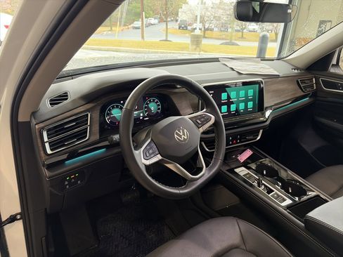 Used 2024 Volkswagen Atlas SEL image 25