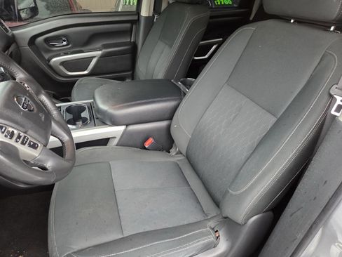 Used 2016 Nissan Titan SV RWD image 7