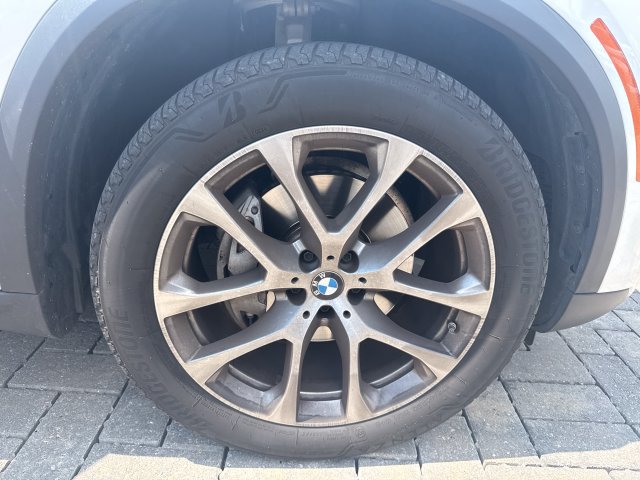 Used 2024 BMW X5 xDrive40i w/ Premium Package AWD/4WD image 11