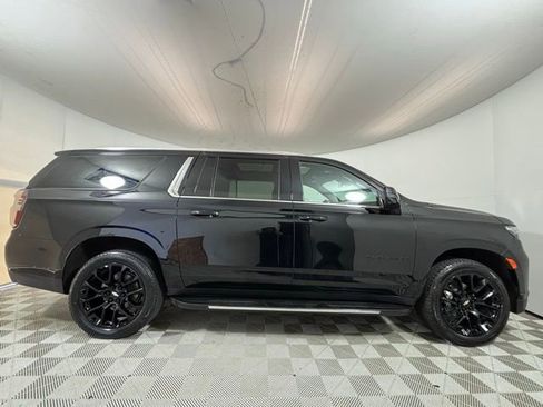 Used 2023 Chevrolet Suburban LT w/ LT Signature Plus Package image 8