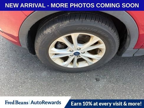 Used 2018 Ford Escape SE w/ SE Sync 3 Package AWD/4WD image 4