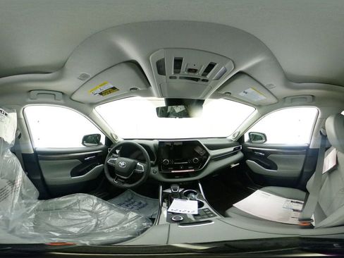 New 2026 Toyota Highlander Platinum image 33