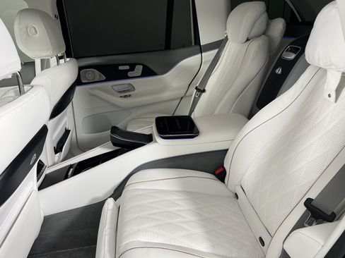 Used 2024 Mercedes-Benz Maybach GLS 600 4MATIC image 21