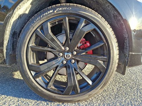 Certified 2023 Volvo XC60 B5 Ultimate w/ Climate Package image 8