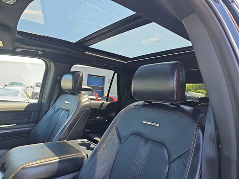 Used 2024 Ford Expedition Platinum RWD image 17