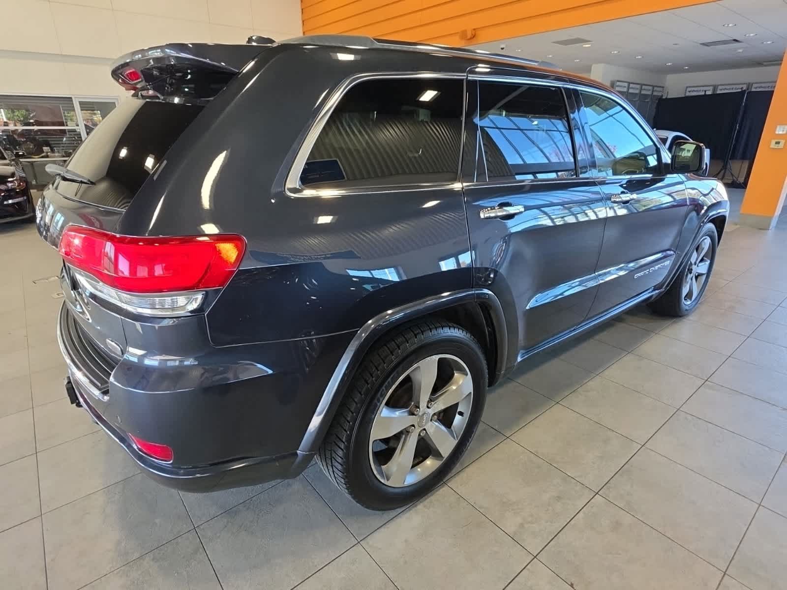 Used 2015 Jeep Grand Cherokee Overland w/ Advanced Technology Group AWD/4WD image 6