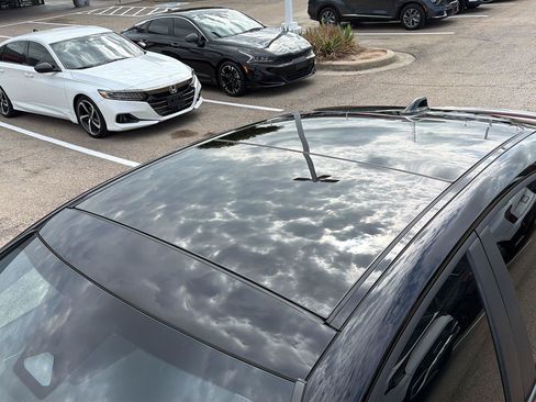 Used 2025 Toyota Camry Hybrid FWD image 11