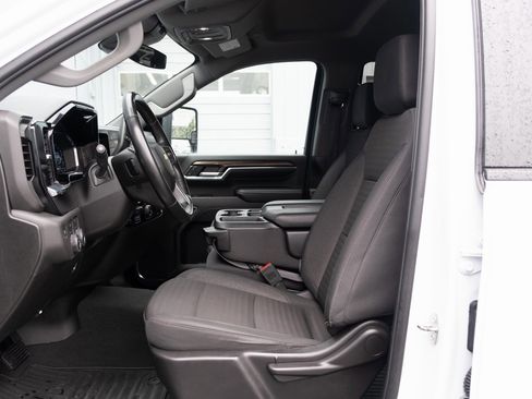 Used 2024 Chevrolet Silverado 3500 LT image 11