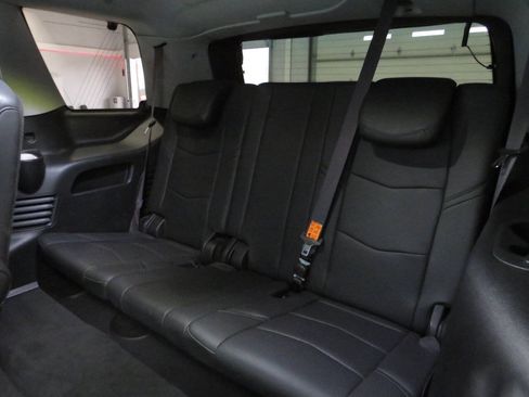 Used 2016 Cadillac Escalade Luxury RWD image 13