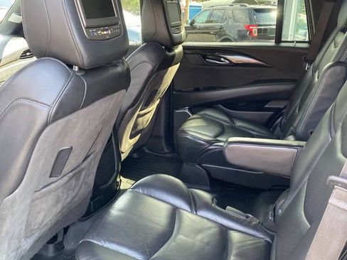 Used 2019 Cadillac Escalade Platinum AWD/4WD image 28