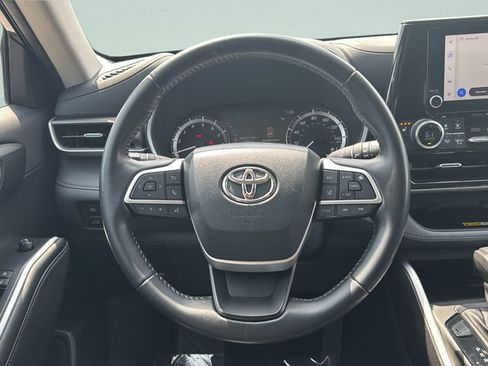 Used 2023 Toyota Highlander XLE FWD image 26
