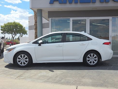 Used 2021 Toyota Corolla LE image 3