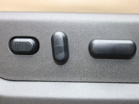 Used 2011 Ford F350 Lariat w/ Lariat Interior Pkg image 12