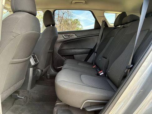 Used 2025 Kia Sportage LX image 25