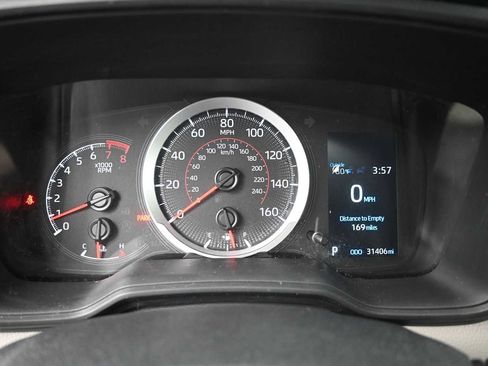 Used 2022 Toyota Corolla Cross LE w/ Moonroof Package AWD/4WD image 7