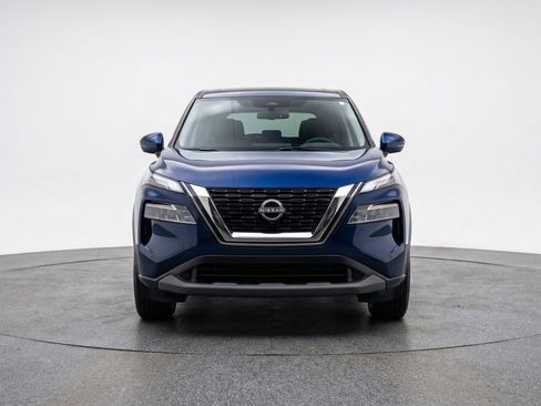 Used 2025 Nissan Rogue SV AWD/4WD image 2