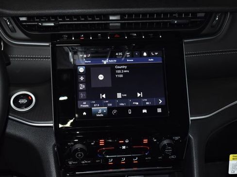 New 2025 Jeep Grand Cherokee Altitude image 16