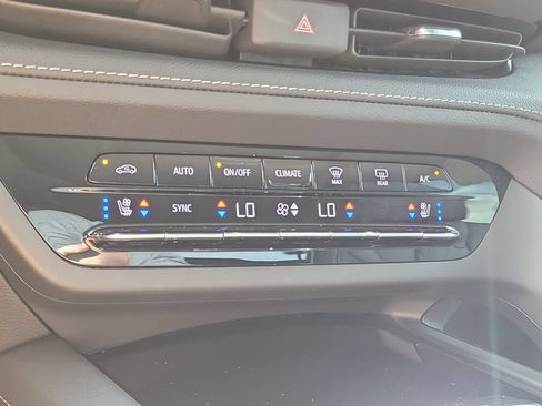 Used 2023 Buick Envision Avenir AWD/4WD image 26