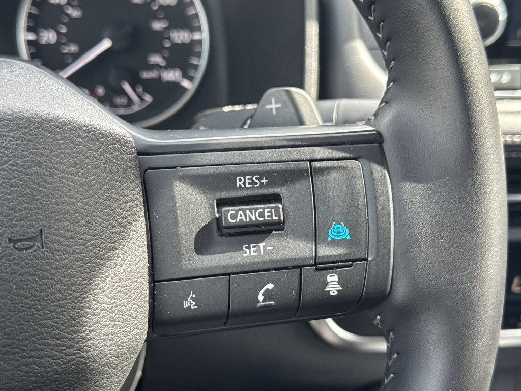 Used 2025 Nissan Rogue SV FWD image 27