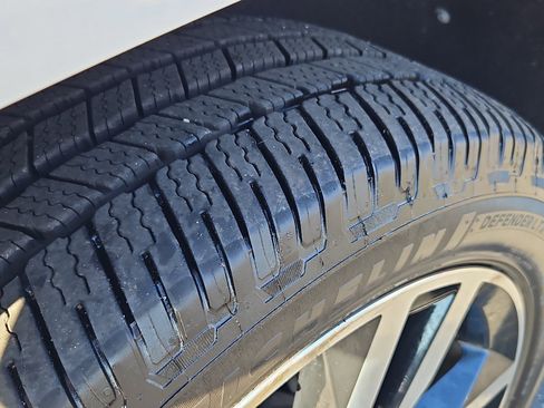 Used 2018 Chevrolet Tahoe LT w/ RST Edition image 30