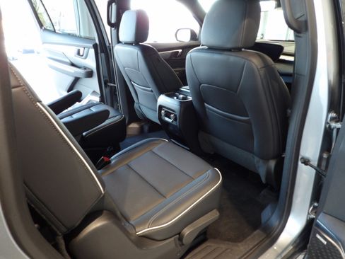 Used 2025 Buick Enclave Preferred image 23