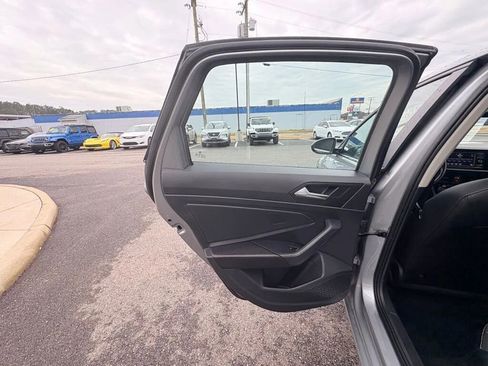 Used 2024 Volkswagen Jetta SE FWD image 27