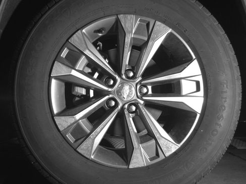 Used 2025 Chevrolet Equinox LT FWD image 12