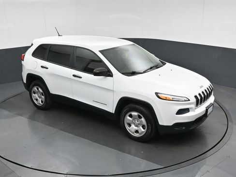 Used 2017 Jeep Cherokee Sport w/ Cold Weather Group AWD/4WD image 53