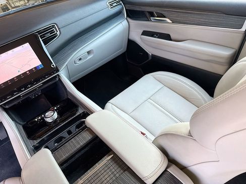 Used 2024 Jeep Wagoneer Series II w/ Flexible Seating Group image 26